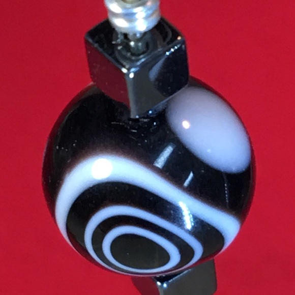 🔥FLASH SALE🔥.925 Sterling Black Swirl Earrings - Picture 4 of 5